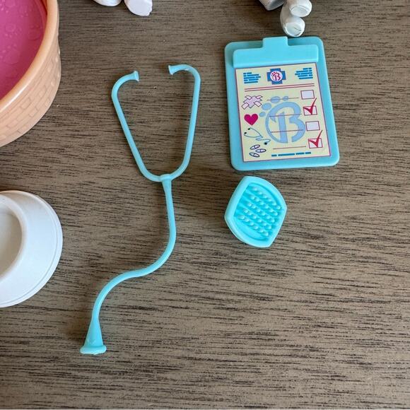 1996‎ Mattel Pet Doctor Playset with Dog & Cat + Accessories - Picture 10 of 11